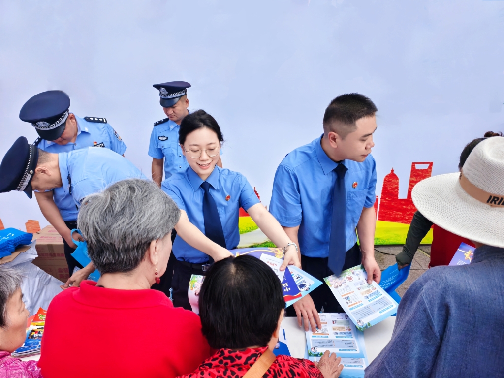 西区检察院开展《中华人民共和国反有组织犯罪法》暨扫黑除恶斗争集中宣传活动