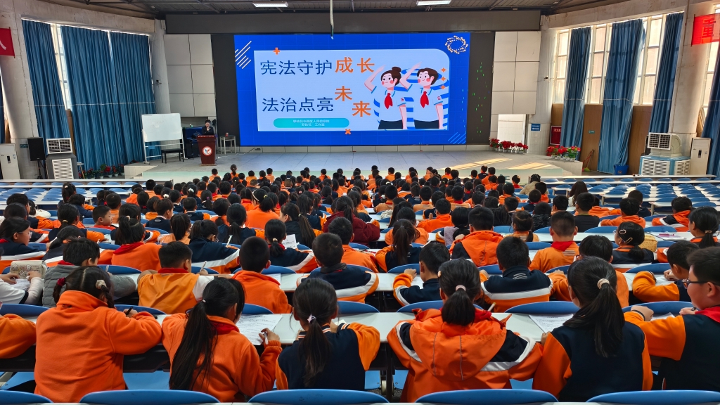 宪法润心护成长 未检护航向未来 ——西区检察院走进校园开展宪法教育课